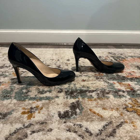LK Bennett black patent leather round toe pumps - Picture 2 of 5